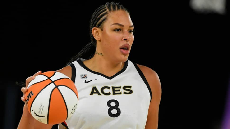 WNBA star Liz Cambage has withdrawn from Tokyo Olympics due to anxiety about living and competing inside restrictive bio-bubble. (Source: Twitter)