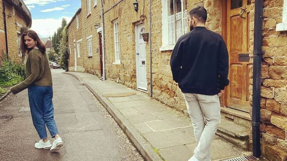 Is that Virat Kohli fanboying over wife Anushka Sharma on the streets of London for a pic?