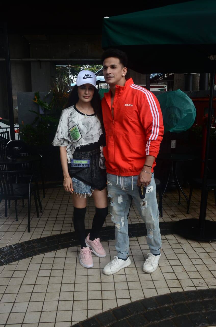 Yuvika looks uber cool with casual outfit