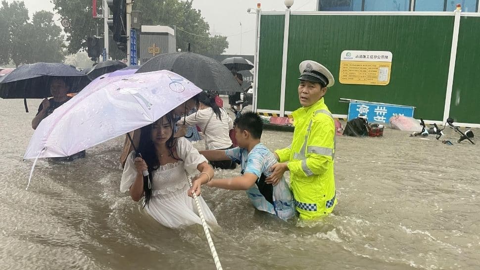 Police at work in Zhengzhou