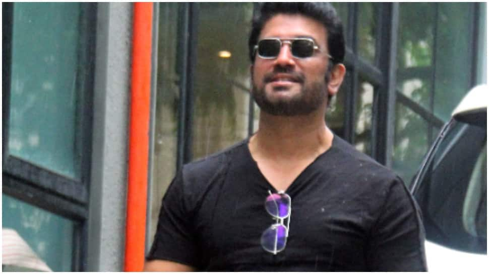 Sharad Kelkar was spotted at Bandra. 