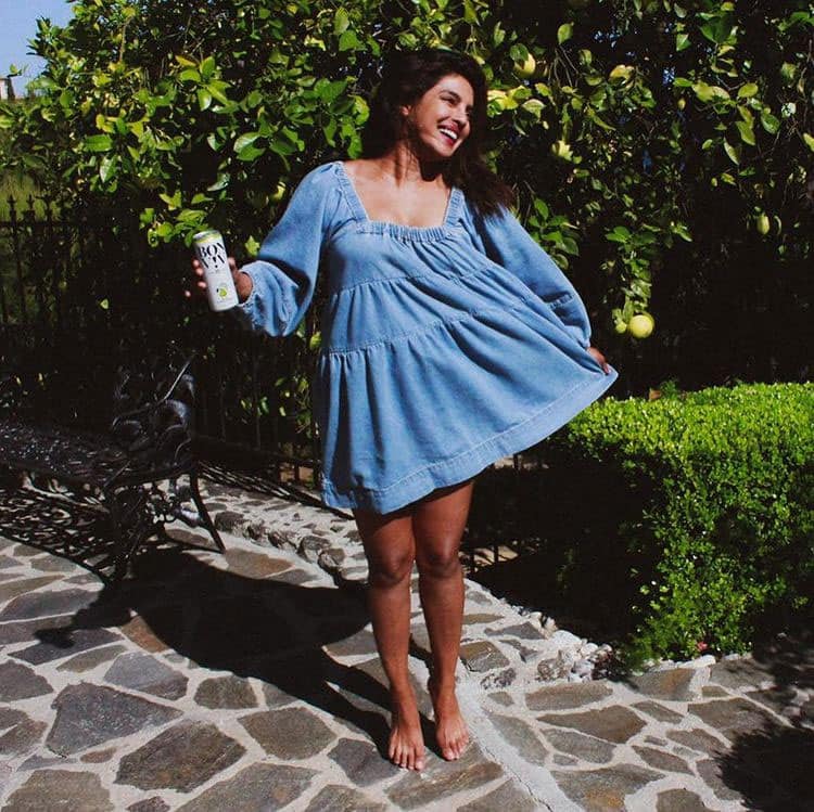 Priyanka Chopra looks fab in a short dress!