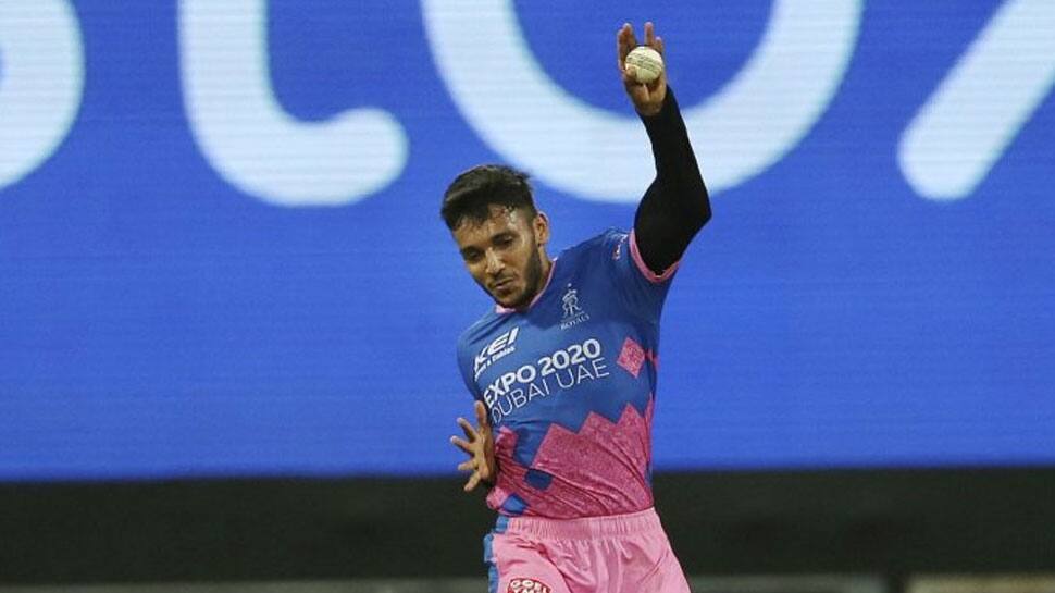 Lft-arm pacer Chetan Sakariya debuts for Team India