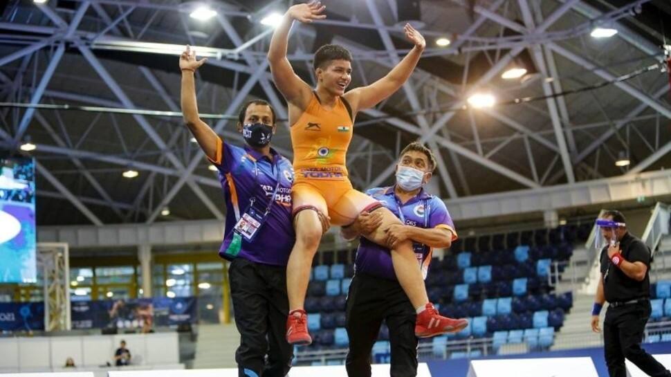 Priya Malik wins gold at World Cadet wrestling, Ishant Sharma CONFUSES it with Olympics medal!