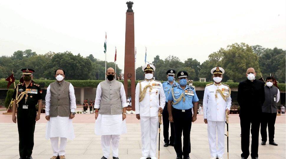 Union Defense Minister Rajnath Singh at National War Memorial to pay homage to the fallen heroes on the occasion of Kargil Vijay Diwas, in New Delhi on Monday (July 26). 