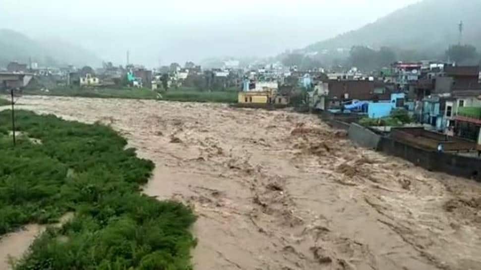 Series of cloud bursts hit J&amp;K, Ladakh and Himachal killing 17, rescue operations on for missing persons