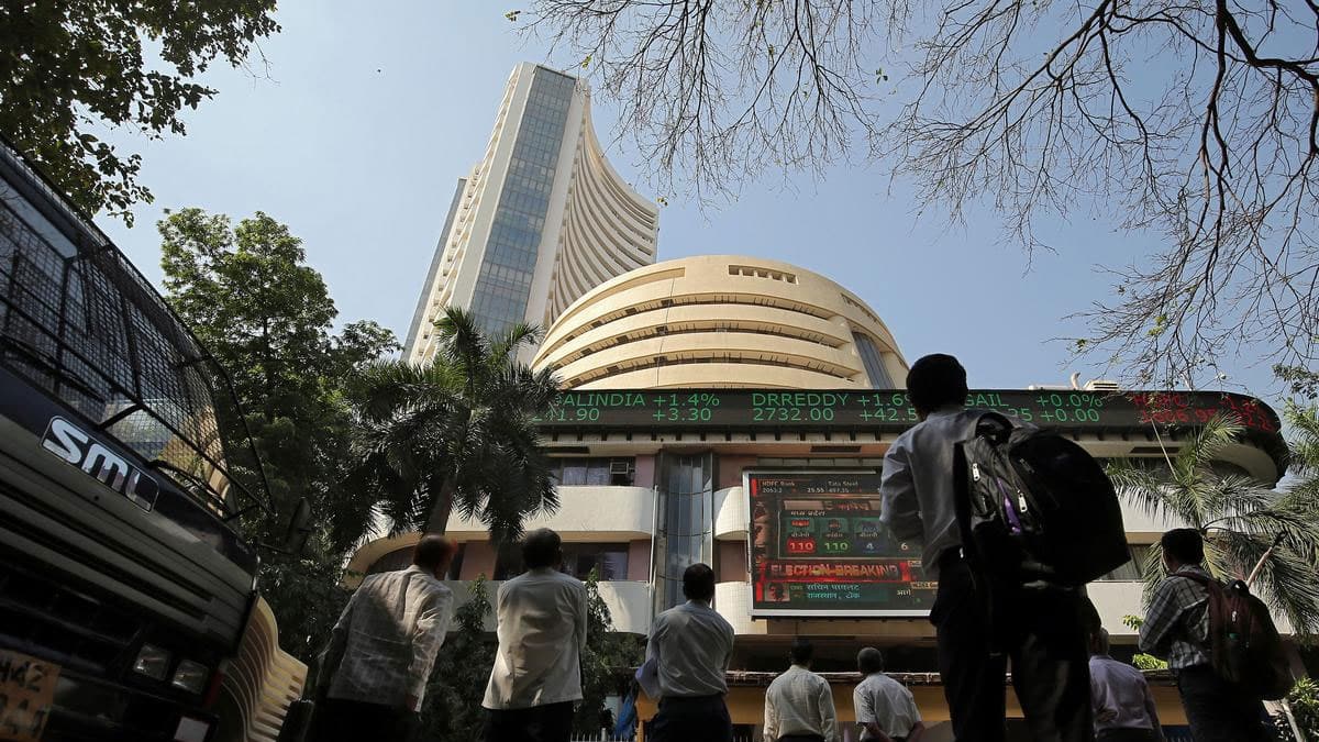 Sensex closes modestly lower on fag-end sell-off