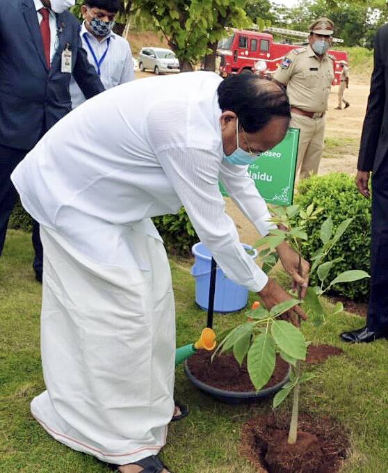Vice President M. Venkaiah Naidu plants a sapling at the campus of GMR Varalakshmi Centre for Empowerment and Livelihoods at Shamshabad, in Ranga Reddy on Sunday