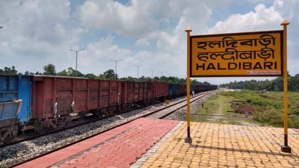 First goods train from India’s Haldibari reaches Chilahati in Bangladesh 