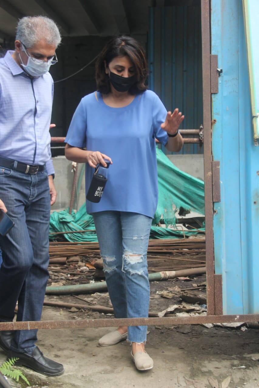 Neetu Kapoor wore plain blue t-shirt and jeans