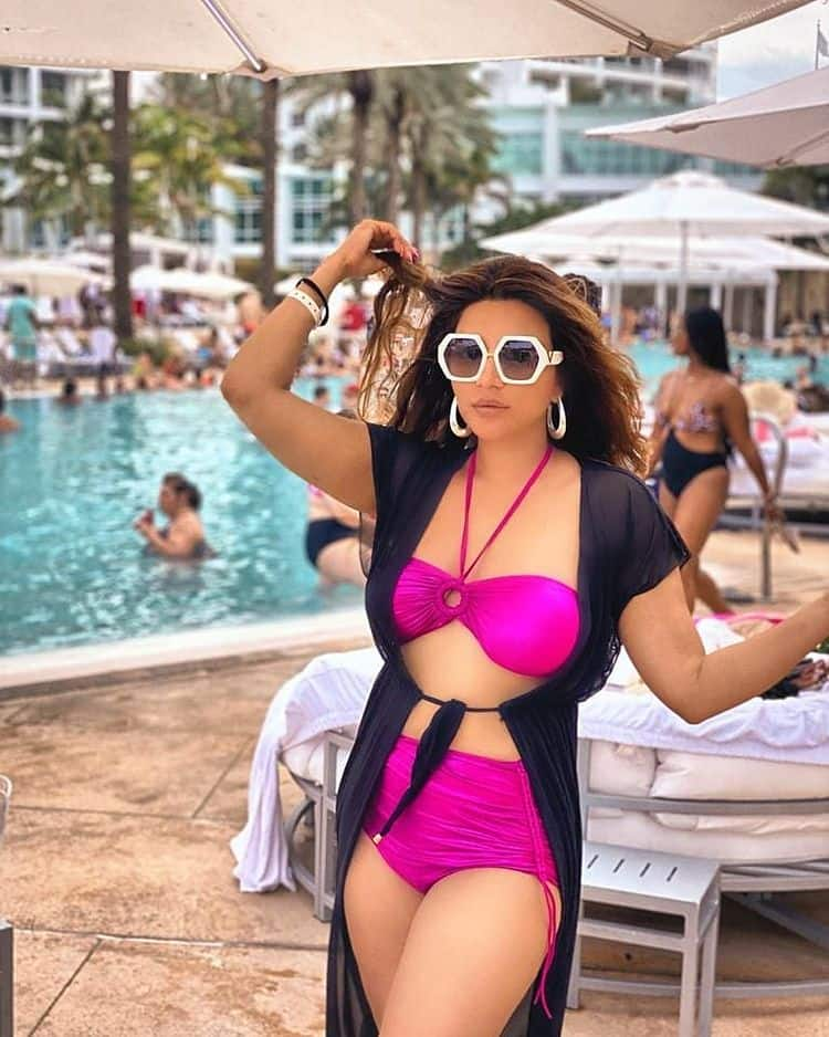 Shama Sikander sizzles in a hot pink bikini