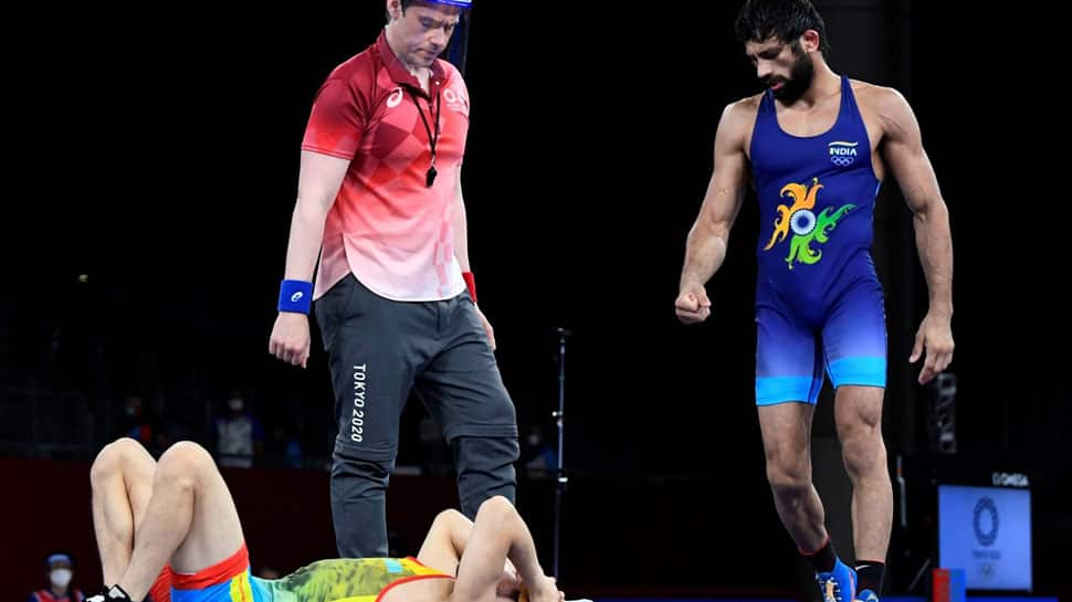 Nurislam Sanayev reacts after losing against Dahiya