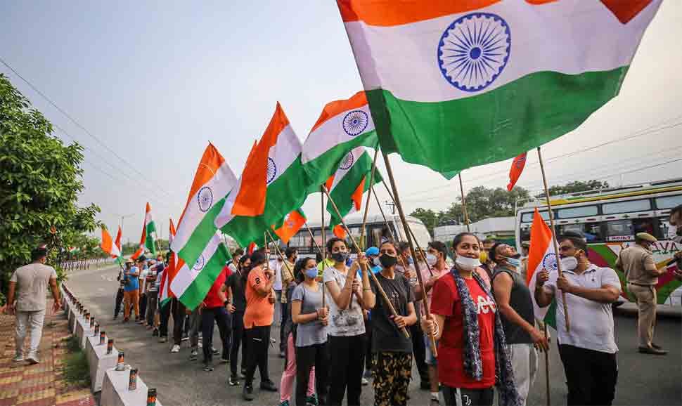 2 years of abrogation of Article 370: BJP hoists tricolor across J&amp;K, PDP says &#039;day of mourning&#039;