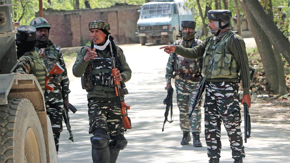 Terrorists hurl grenade at security forces party in Jammu and Kashmir&#039;s Srinagar