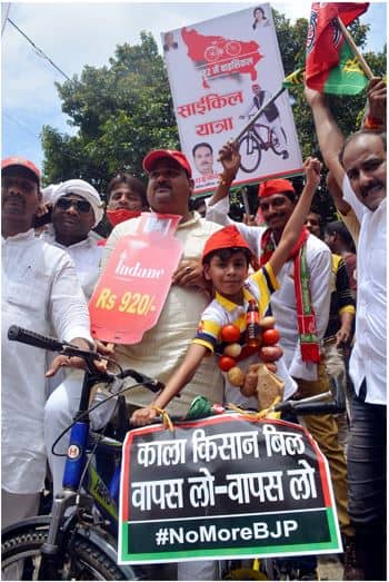 SP protests against rising fuel prices