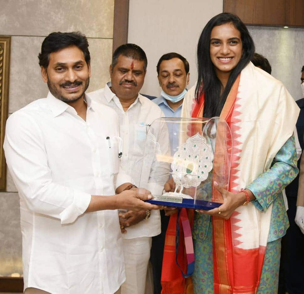 Andhra govt awarded cash prize to Sindhu