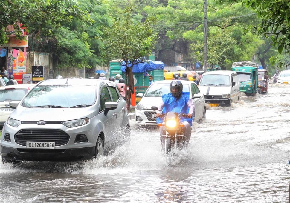 Citizens struggled to travel as roads got waterlogged due to the heavy rains