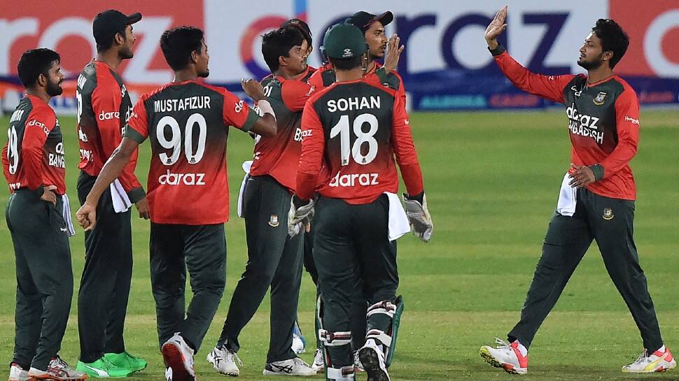 Bangladesh all-rounder Shakib al Hasan picked up 4/9 in the fifth T20 against Australia at Dhaka. (Source: Twitter)