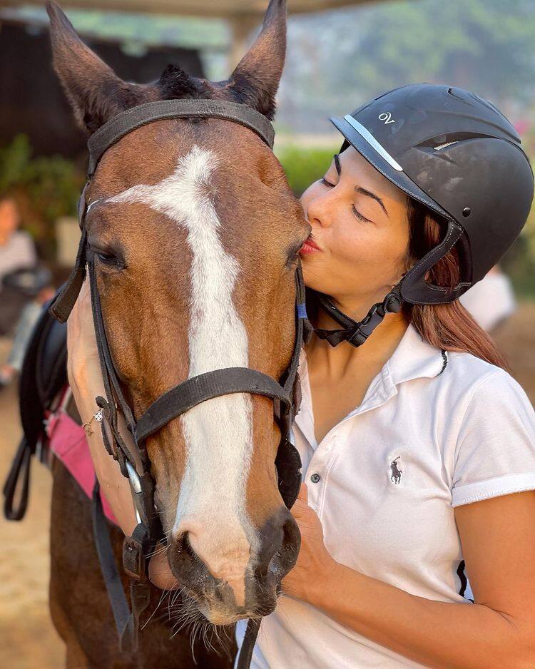 Jacqueline kisses a horse
