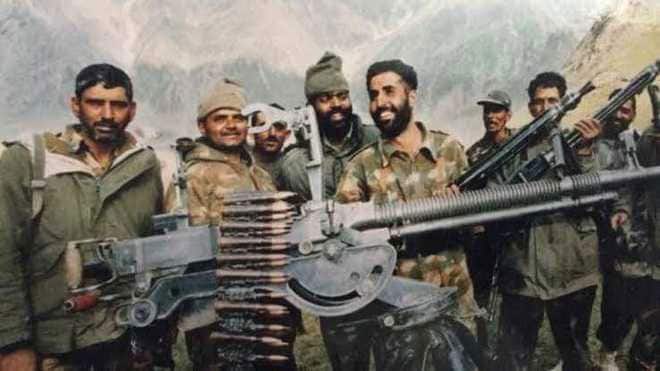 Vikra Batra with fellow soldiers