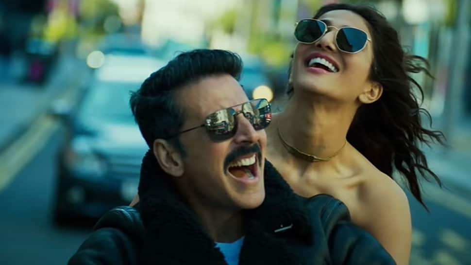 Akshay Kumar and Vaani Kapoor&#039;s sizzling chemistry in Sakhiyan 2.0 song from Bellbottom - Watch