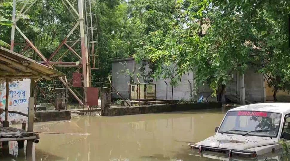 The Army and NDRF personnel, during the day, distributed food, medicines and other relief materials in the flood-hit areas of Hooghly, according to the official.