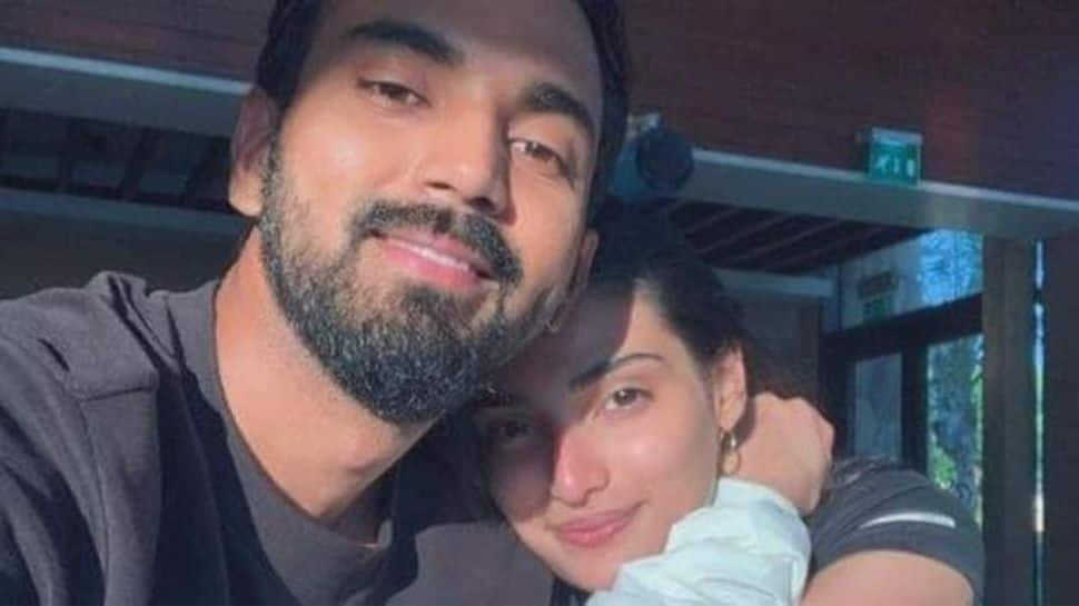 Anushka Ranjan treats fans with an unseen picture of Athiya Shetty and her rumoured boyfriend KL Rahul!