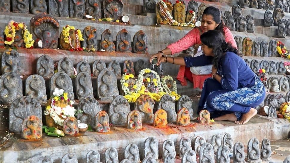 Devotees buying statues