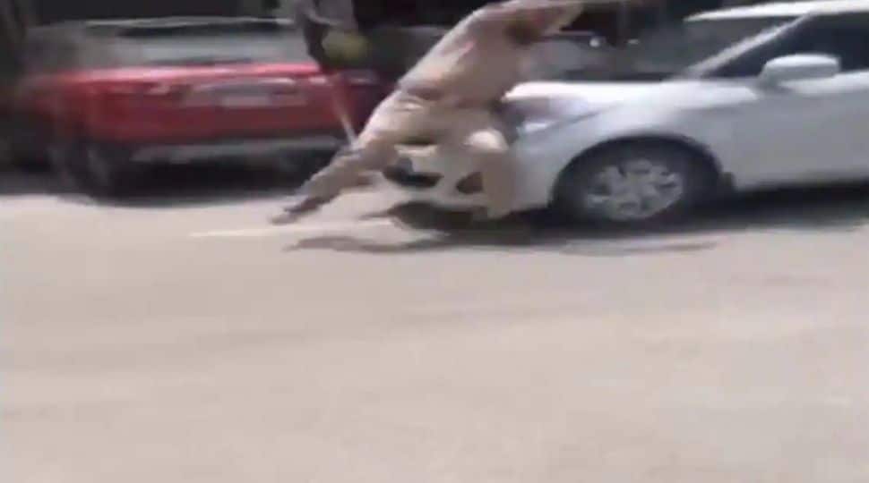 OMG! Car evading security check drags a cop in Patiala, WATCH viral video