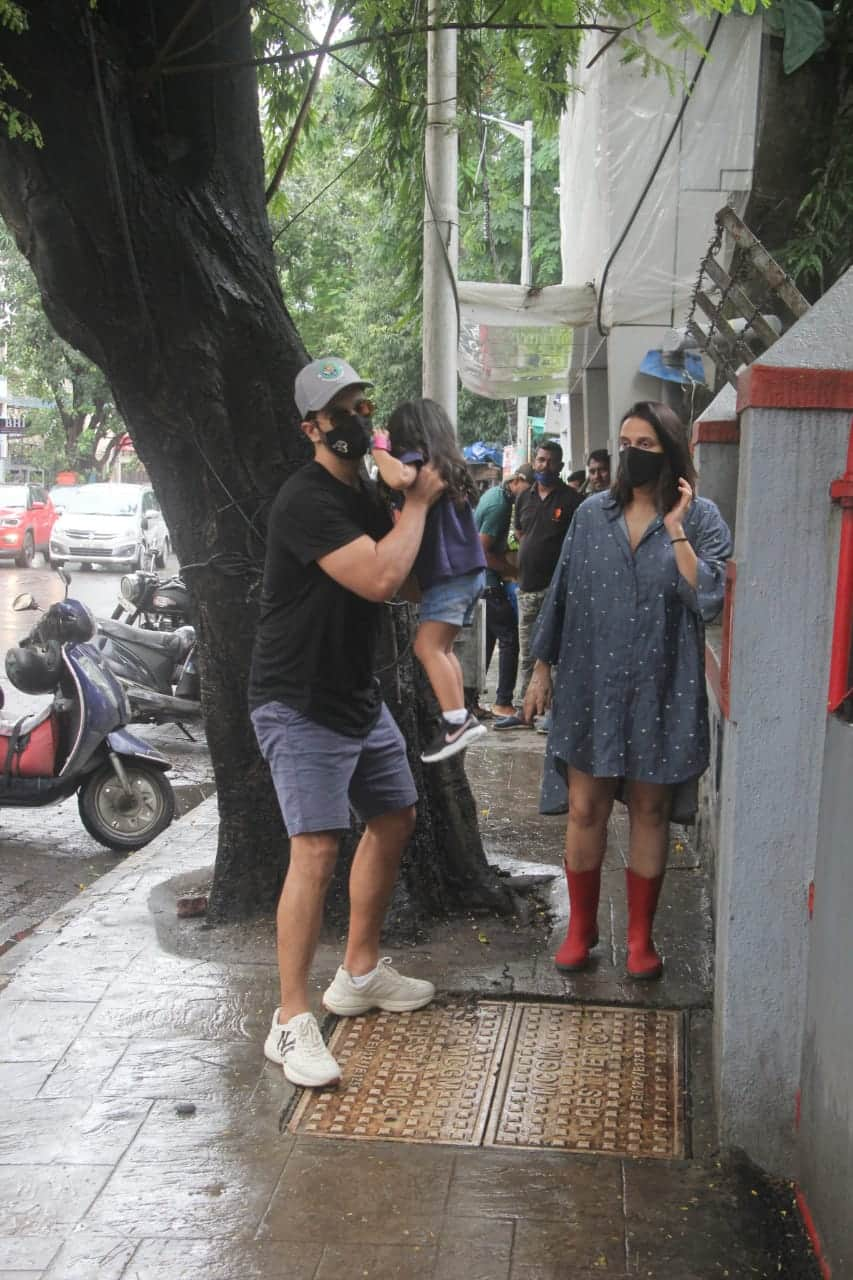 Angad Bedi wore black t-shirt and grey shorts