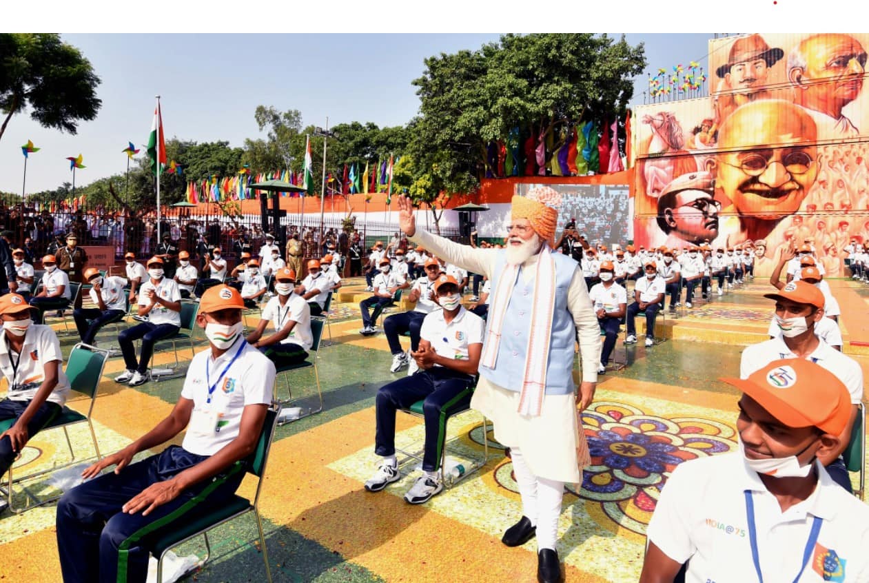 PM Modi greets people at the Red Fort