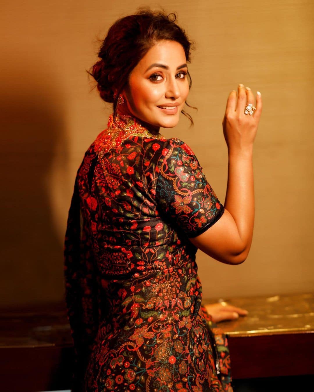 Hina Khan's dreamy look is styled by Sayali Vidya