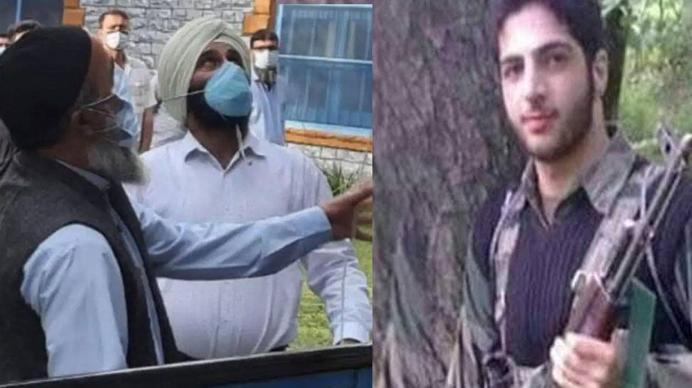 India@75: Slain Hizbul terrorist Burhan Wani’s father hoists national flag in Pulwama