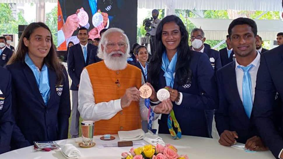 PM Narendra Modi fulfils promise, has ice-cream with PV Sindhu on Tokyo Olympics return