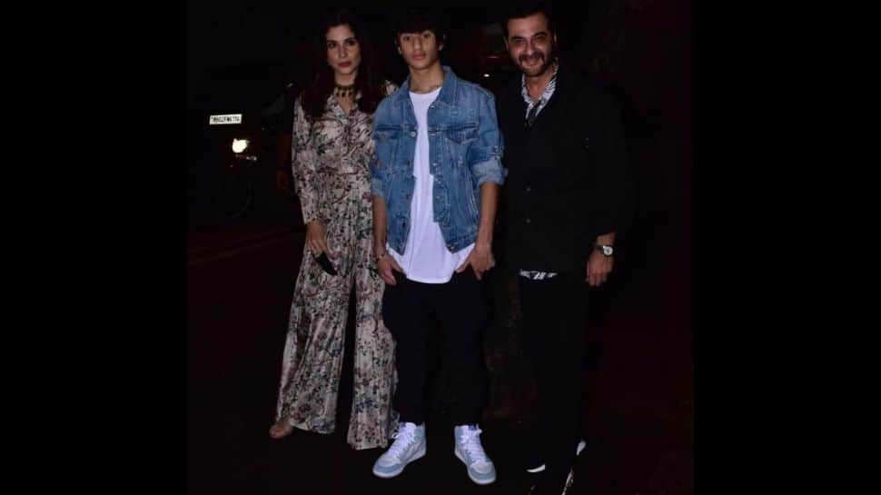 Sanjay Kapoor was spotted with wife Maheep 