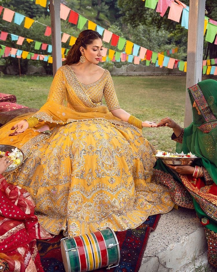 Mahira Khan pop yellow lehenga is best for any sangeet function