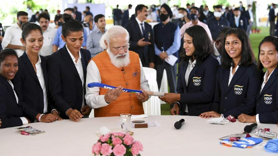 PM Narendra Modi tells Kapil Dev: You are constant source of inspiration for all sports lovers