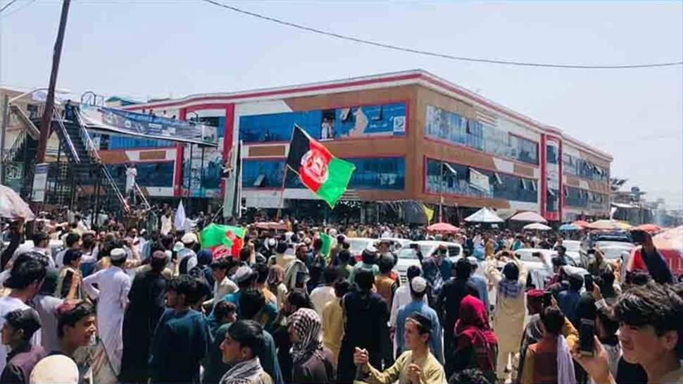 Taliban replaced national flag with own white flag