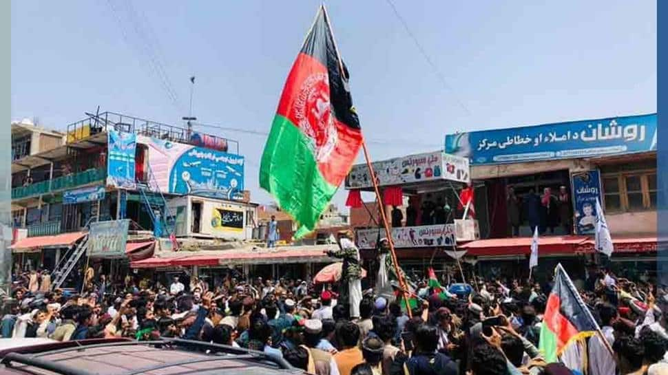 Afghan national flag hoisted in Jalalabad