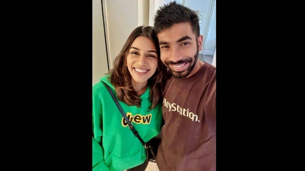 India vs Eng 2021: Jasprit Bumrah and wife Sanjana Ganesan are all smiles during well-deserved break