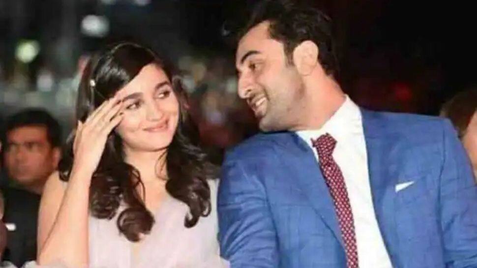 Ranbir Kapoor kisses Alia Bhatt in unseen loved-up pic, fans can't stop obsessing over it!