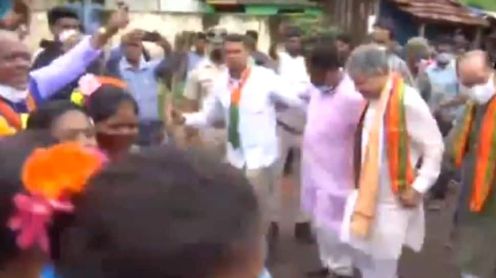 Railway Minister Ashwini Vaishnaw dances with tribal women in Odisha- Watch