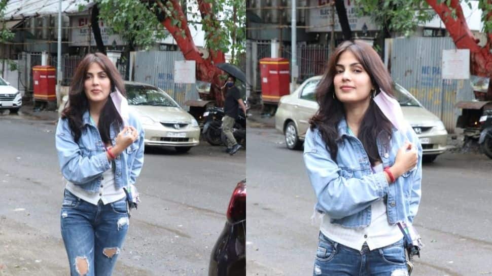 Shraddha Kapoor oozes oomph in a green denim jacket paired with blue jean,  unique sunglasses perfectly compliments her look | Hindi Movie News -  Bollywood - Times of India
