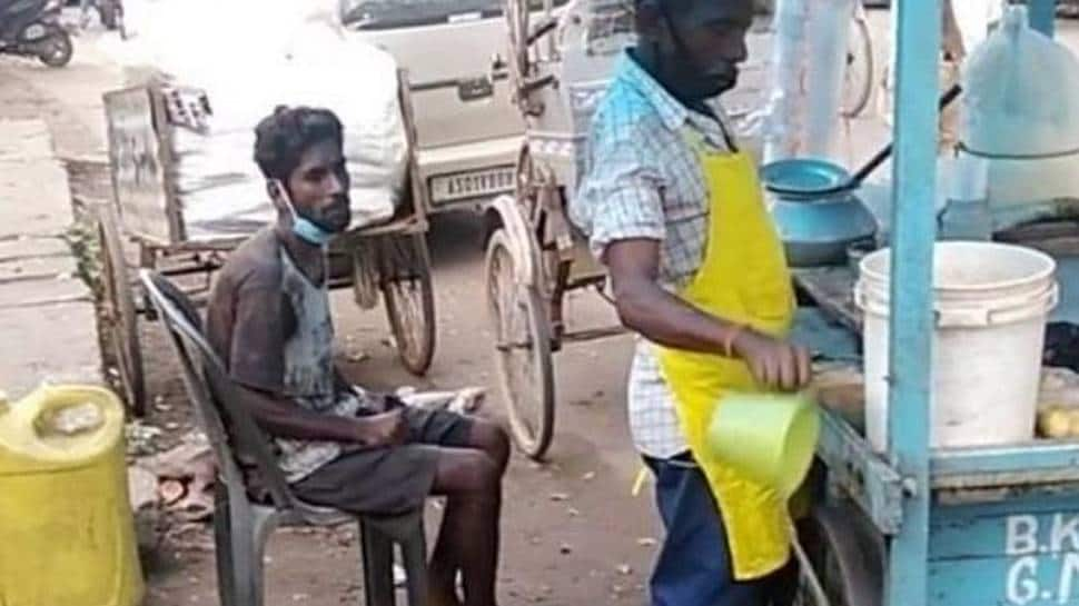 Disgusting! &#039;Pani puri&#039; seller caught on camera mixing urine in water - Watch 