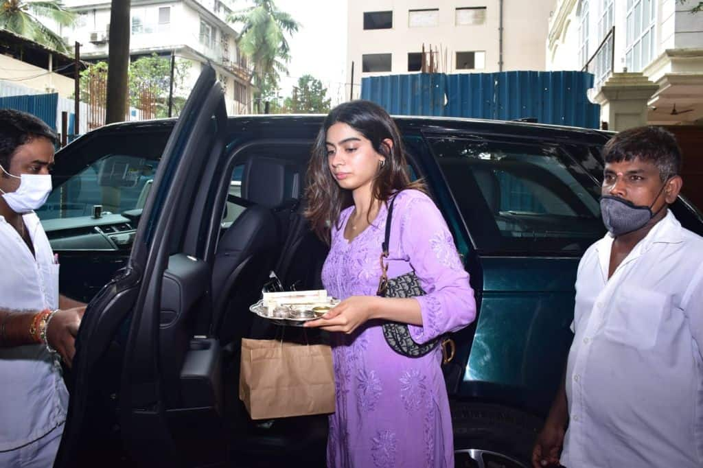 Khushi Kapoor was seen carrying a puja thali