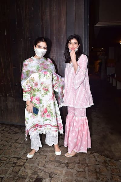 Shanaya Kapoor joins extended family at Anil Kapoor's house