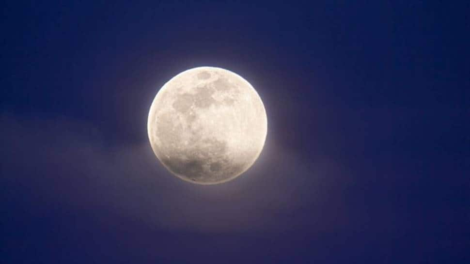 Rise of the full blue moon 