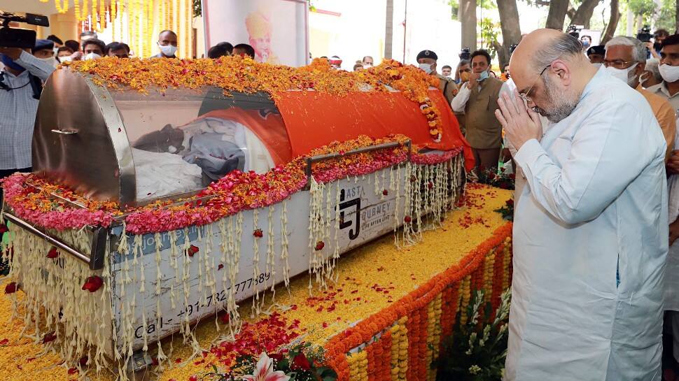 Mortal remains of Kalyan Singh cremated with full state honours in Uttar Pradesh's Bulandshahr
