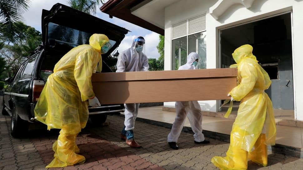 As COVID cases surge, many Sri Lankans are opting for cardboard coffins to cremate loved ones