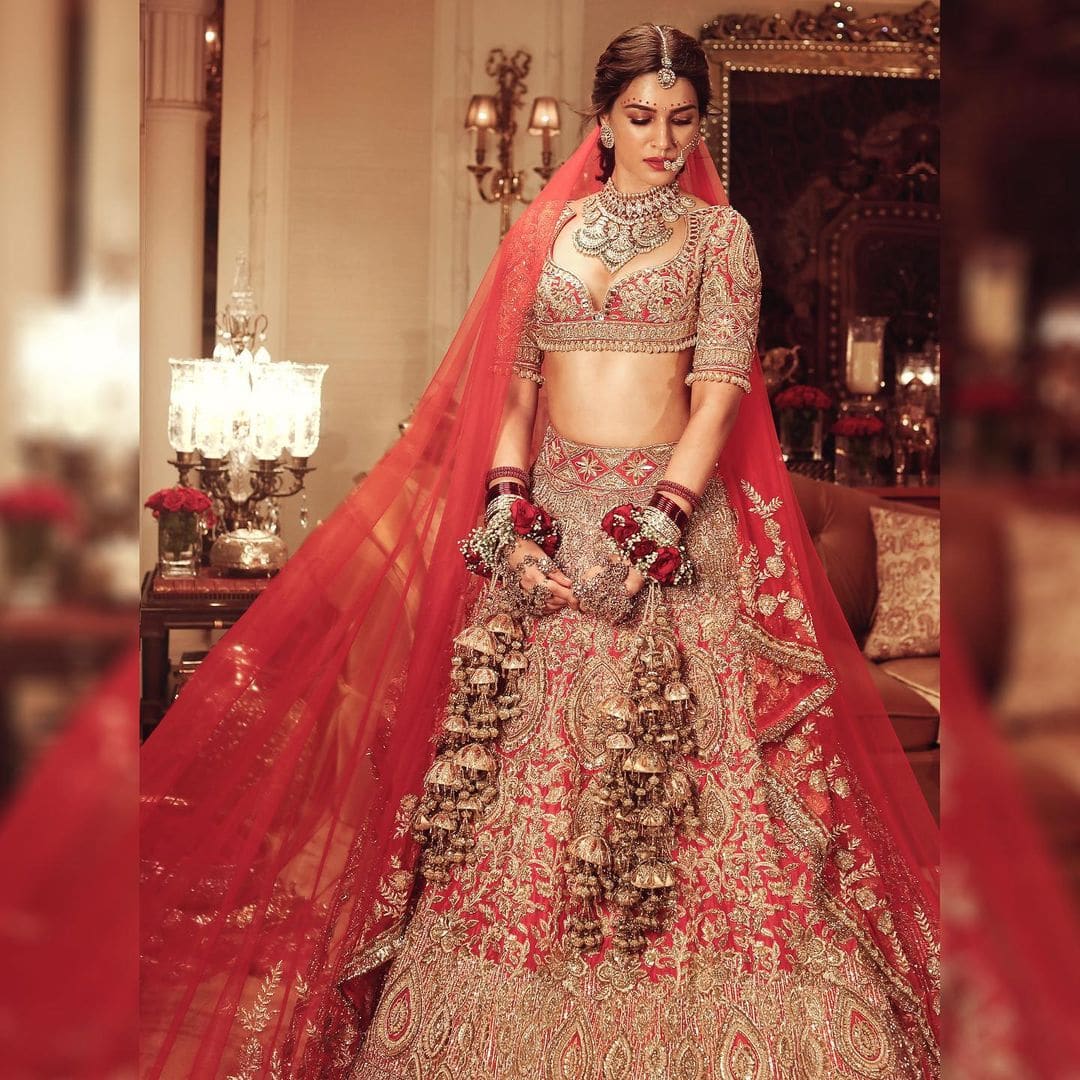 Kriti Sanon wears beautiful jewellery set by Manish Malhotra